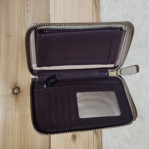 Fossil Color Block Wallet card holder - Picture 9 of 10